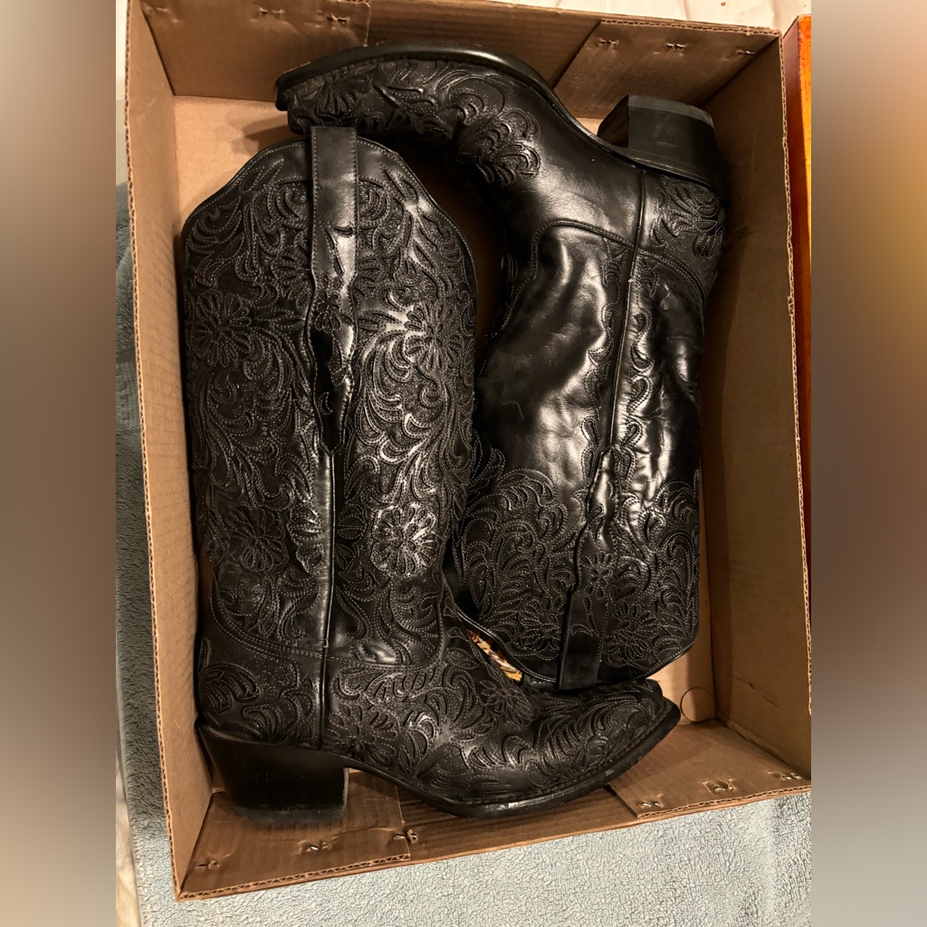 Corral Women's Black With Glitter Inlay Snip Toe Cowboy Boots